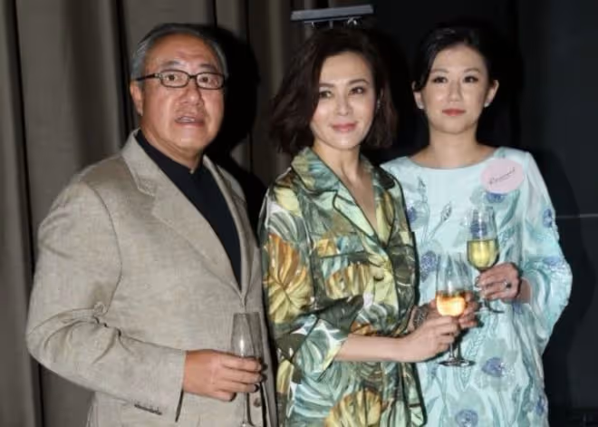 60歲港姐離婚請全港最貴律師!富豪老公卻喊窮,稱被家暴否認出軌