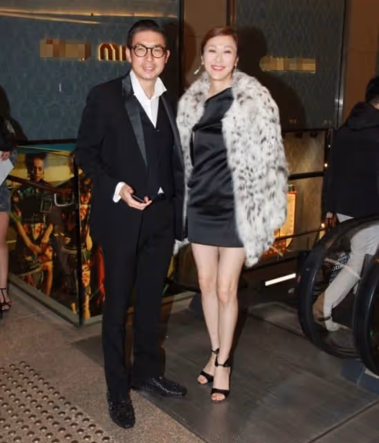 60歲港姐離婚請全港最貴律師!富豪老公卻喊窮,稱被家暴否認出軌
