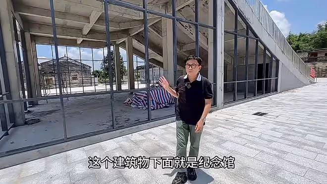 黃家駒去世30周年,老鄉黃一山墓地拜祭顯虔誠,還探訪其內地祖屋