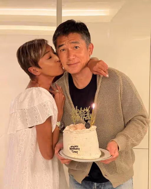 劉嘉玲閨蜜為梁朝偉慶生惹爭議!抬腿纏對方身體獻吻,還說:愛你