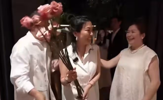 蕭敬騰求婚惹爭議!喊50歲女友做媽遭疑戀母,賈靜雯曬照被勸刪除
