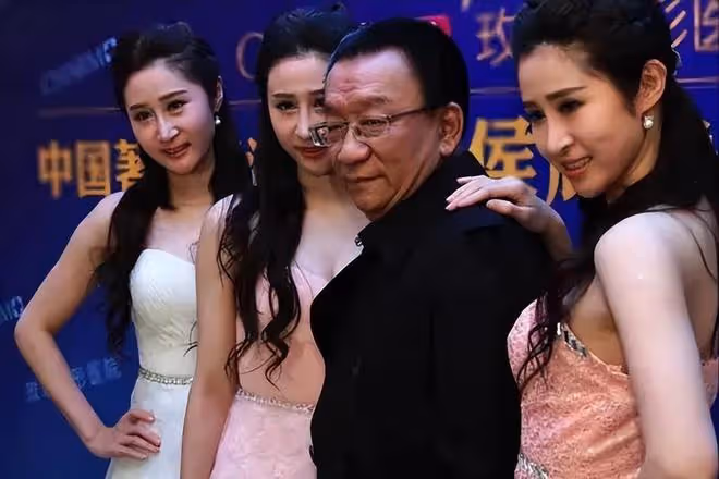 76歲的侯耀華,終究為自己的行為付出了代價!