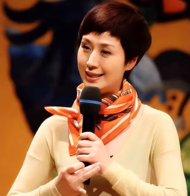 李誠儒:身價百億,住北京豪華四合院,兒子卻在18平房子裡住20年