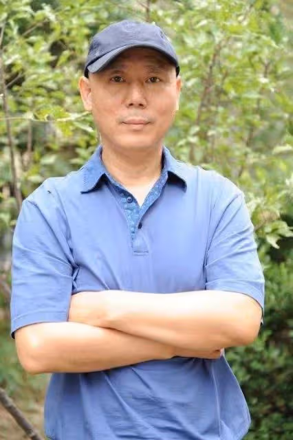 李誠儒:身價百億,住北京豪華四合院,兒子卻在18平房子裡住20年