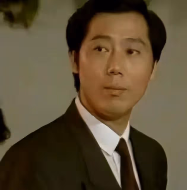 李誠儒:身價百億,住北京豪華四合院,兒子卻在18平房子裡住20年