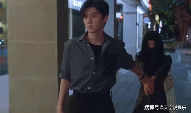 《偷偷藏不住》與桑稚第一次牽手,段嘉許的手足無措,暴露本性了