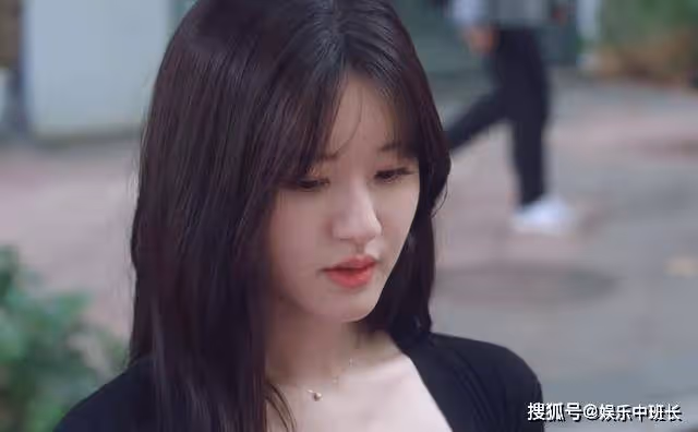 《偷偷藏不住》為搭配身高161的趙露思,陳哲遠的鞋底,厚得過分了