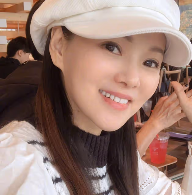 凍齡女神伊能靜的美從何而來?多穿鏤空多穿紗,小羅曼風剛剛好
