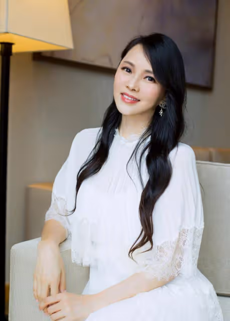 凍齡女神伊能靜的美從何而來?多穿鏤空多穿紗,小羅曼風剛剛好