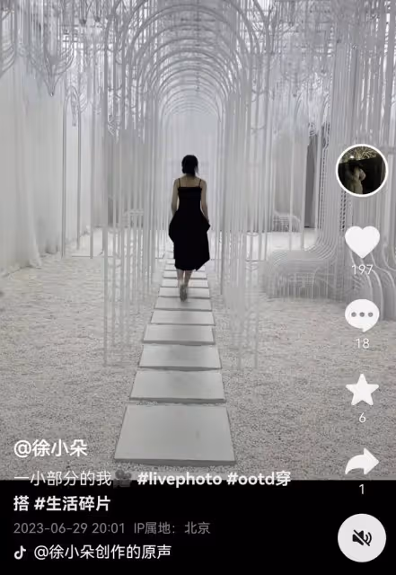 馮小剛17歲養女曬寫真,徐朵美得像女明星,因爭議刪除與爸爸合影