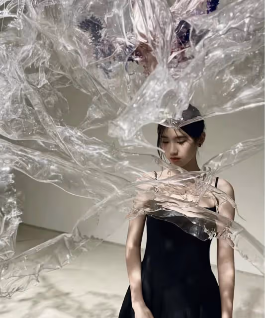 馮小剛17歲養女曬寫真,徐朵美得像女明星,因爭議刪除與爸爸合影
