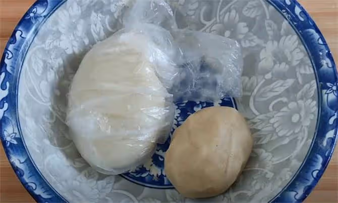 五香油酥燒餅,排隊20分鐘才能買到,在家就能做,外酥里軟直掉渣