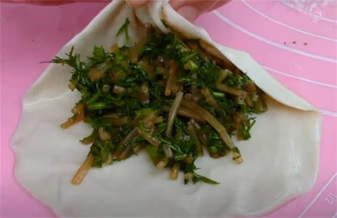 餡餅好吃有訣竅,很多人和面這步就錯了,這樣做皮薄如紙不露餡