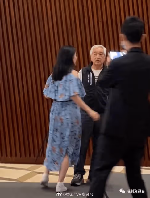 43歲葉璇合體秦沛素顏大媽樣成焦點!忽然暴脹網民推測超130磅