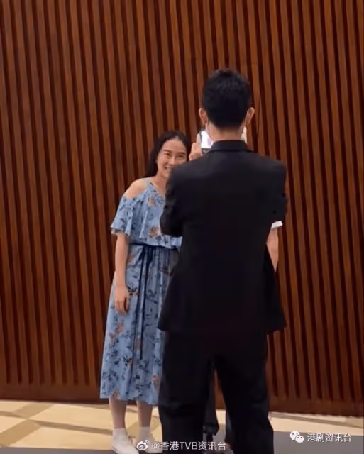 43歲葉璇合體秦沛素顏大媽樣成焦點!忽然暴脹網民推測超130磅