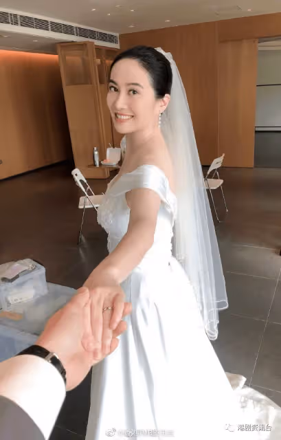 43歲葉璇合體秦沛素顏大媽樣成焦點!忽然暴脹網民推測超130磅