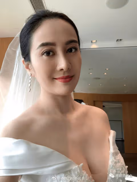 43歲葉璇合體秦沛素顏大媽樣成焦點!忽然暴脹網民推測超130磅