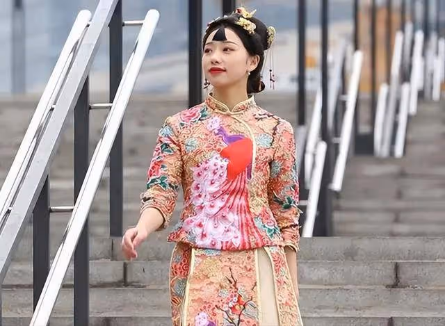 「火鍋一姐」張輝映,因跳舞視頻火爆全網,自己的火鍋店卻倒閉了