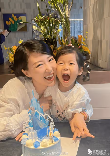 前TVB小花慶祝囡囡4歲生日！老公激罕露面做全職媽媽