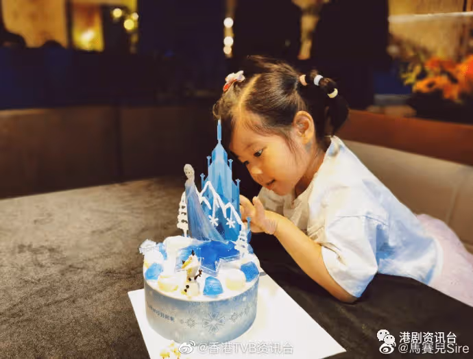 前TVB小花慶祝囡囡4歲生日!老公激罕露面做全職媽媽