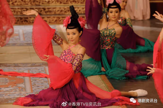 前TVB小花慶祝囡囡4歲生日!老公激罕露面做全職媽媽