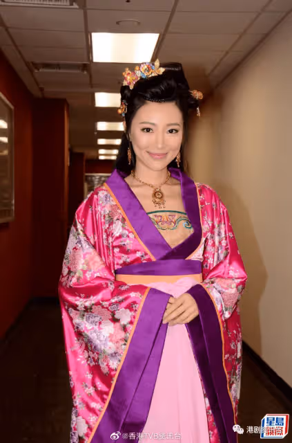 前TVB小花慶祝囡囡4歲生日!老公激罕露面做全職媽媽