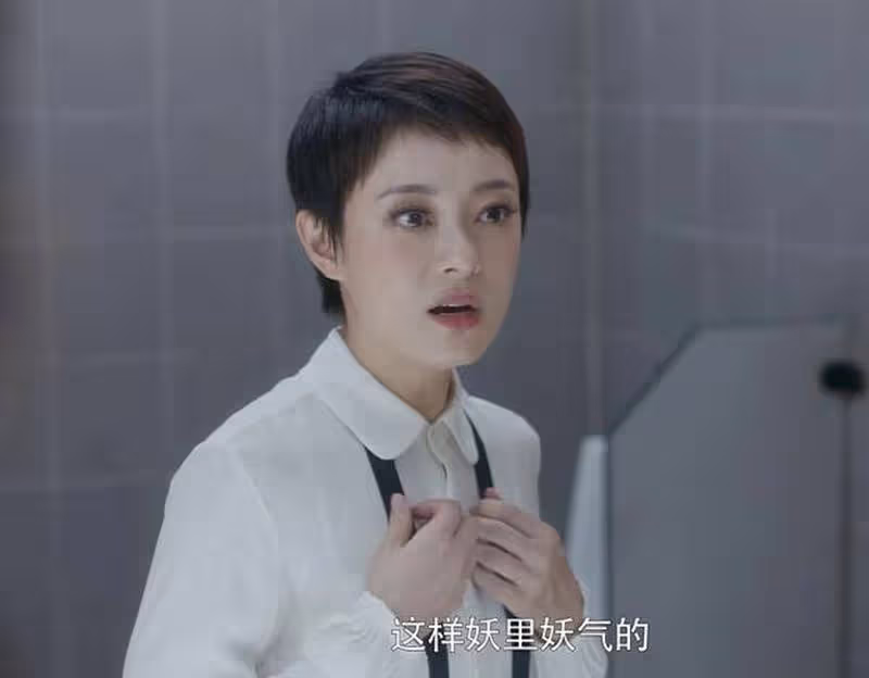 孫儷私人化妝檯照片公開,擺滿了國際大牌,網友:是我高攀了