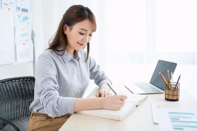 工作3年存了15萬,姥姥讓我借給舅舅買房:你小女孩,要錢幹嘛?