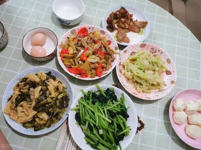 工作3年存了15萬,姥姥讓我借給舅舅買房:你小女孩,要錢幹嘛?
