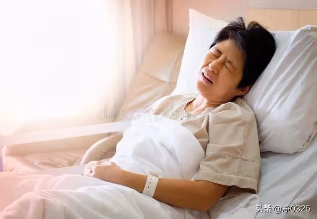 52歲婆婆不顧兒媳們反對，堅決要生下三胎，最終毀了兩個兒子的家
