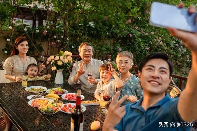 帶孫子6年,兒媳給了我2萬,秒懂回老家,兒子卻給了兒媳2個選擇