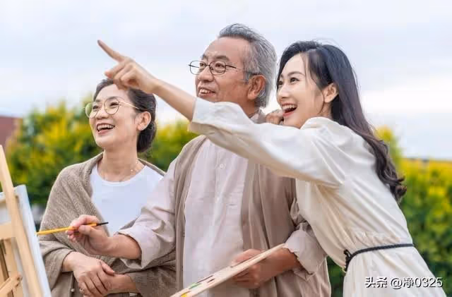 我把房子存款都給了兒子,女兒卻主動接我養老,女婿酒後吐了真言