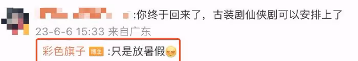 64歲楊麗萍曬合照,小彩旗暑假從英國歸來,與姨媽同框青春依舊
