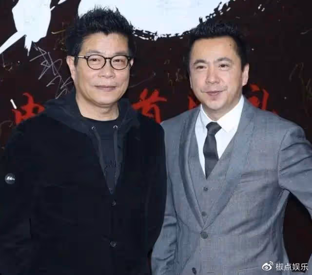 王中軍攜美女現身巴黎疑出軌,女方撞臉左小青,前凸後翹大長腿
