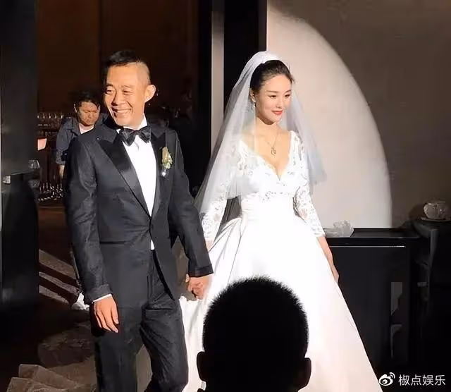 「老戲骨」侯勇的三段婚姻:妻子個個貌美如花,且一個比一個年輕