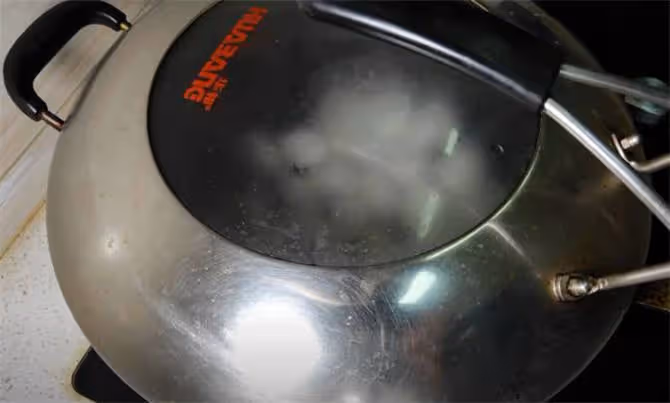 蒸餃子用冷水還是熱水?教你這樣分3步煮餃子,口感鮮嫩不破皮