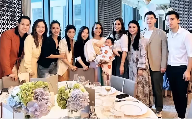 29歲奶茶妹參加慈善論壇,著裝得體狀態勝鄭志雯,無名指婚戒矚目
