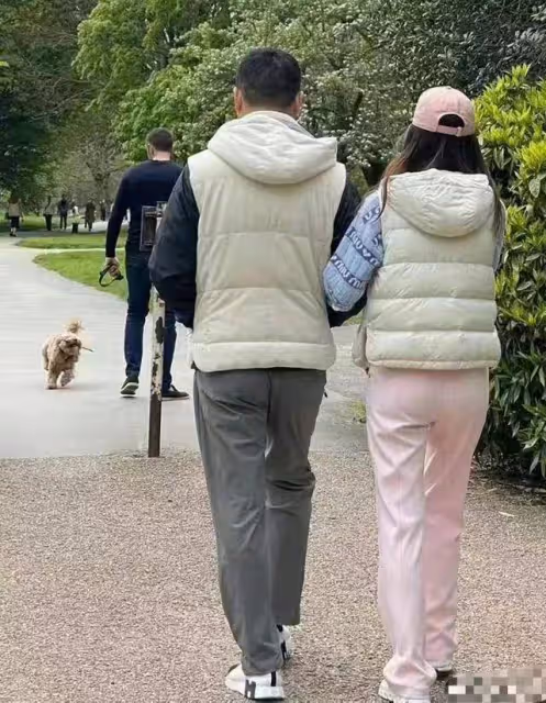 29歲奶茶妹參加慈善論壇，著裝得體狀態勝鄭志雯，無名指婚戒矚目