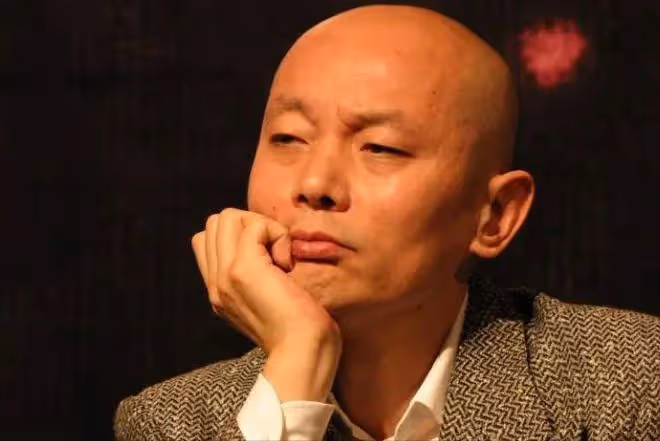 其貌不揚卻輕鬆拿捏葛優,丁克半生又替別人養子,賀聰圖什麼