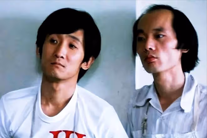 其貌不揚卻輕鬆拿捏葛優，丁克半生又替別人養子，賀聰圖什麼