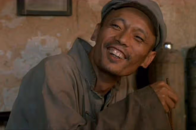 其貌不揚卻輕鬆拿捏葛優，丁克半生又替別人養子，賀聰圖什麼