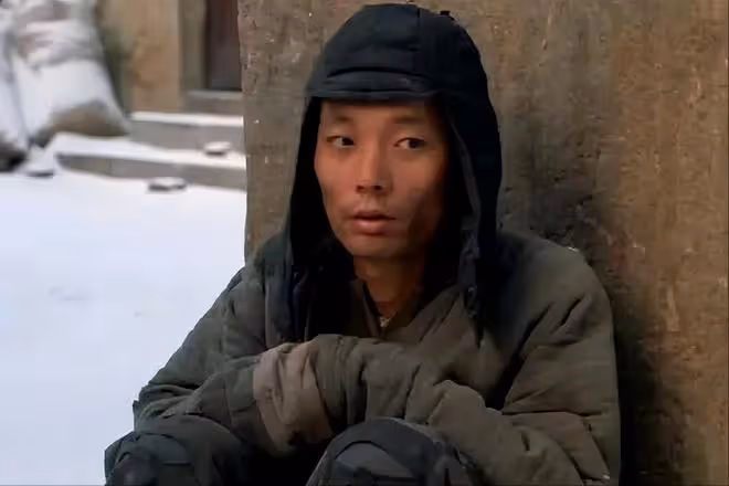 其貌不揚卻輕鬆拿捏葛優，丁克半生又替別人養子，賀聰圖什麼