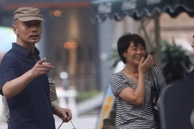 其貌不揚卻輕鬆拿捏葛優,丁克半生又替別人養子,賀聰圖什麼