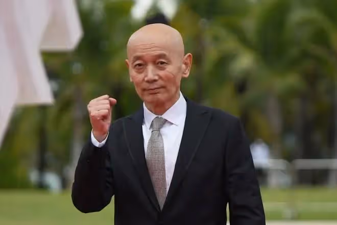 其貌不揚卻輕鬆拿捏葛優,丁克半生又替別人養子,賀聰圖什麼