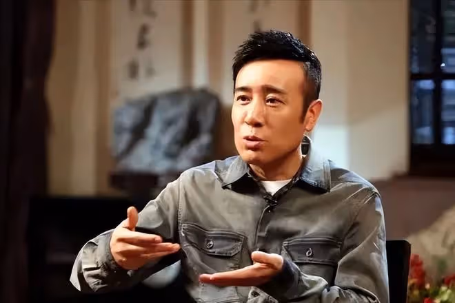 於和偉:家中排行老九,吃長姐的奶長大,成名後他這樣報答全家