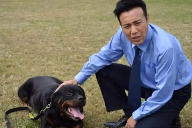 於和偉：家中排行老九，吃長姐的奶長大，成名後他這樣報答全家