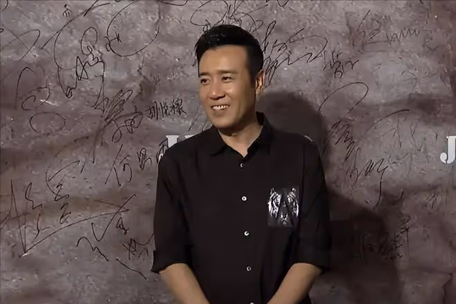 於和偉：家中排行老九，吃長姐的奶長大，成名後他這樣報答全家