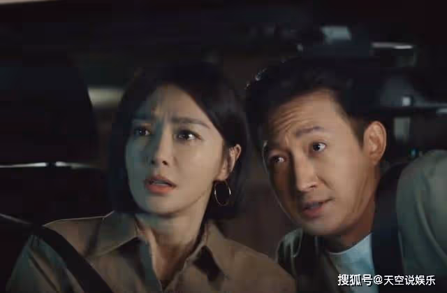 《閃耀的她》結局:管文遭仇人綁架,丁寧捨身相救,管文以身相許