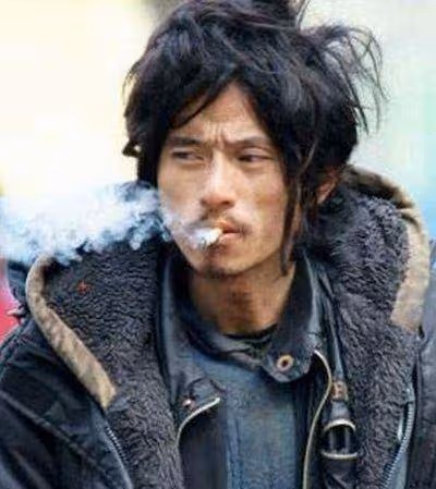 酷似周杰倫走紅網絡的「犀利哥」,10年過去,現在他過得如何了?