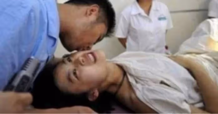 孕婦分娩痛到爆吼:為什麼要讓我懷孕,好痛啊,結果老公爆笑高智商回答,護士瞬間笑到併軌
